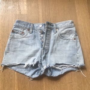 LEVIS 501 JEAN SHORTS LIGHT WASH
